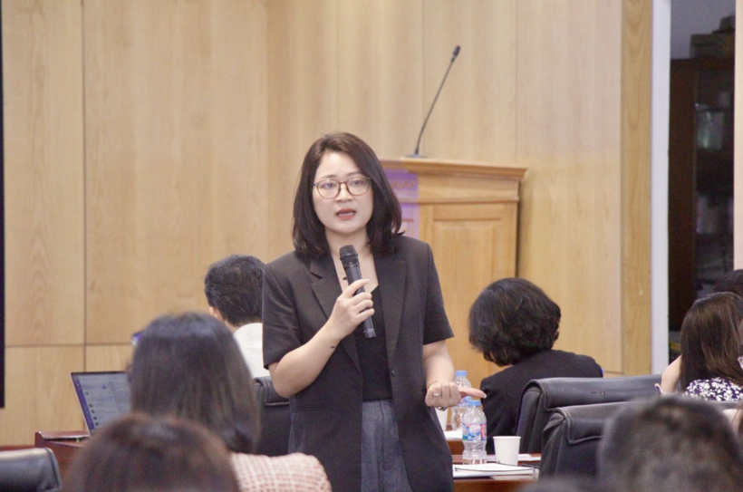Representatives of the Vietnam E-commerce and Digital Economy Agency respond to delegates questions.