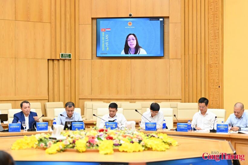 Delegates attend the second-quarter 2026 trade promotion review conference with Vietnam's Trade Offices abroad. Photo: Nam Nguyen
