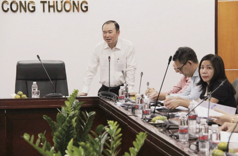 ​Phan Van Chinh, Deputy Director of the Agency for Domestic Market Management and Development speaks at the meeting. Photo: Bao Ngoc