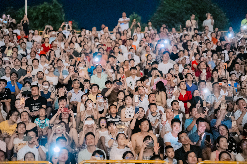 Thousands of spectators filled the grandstands for the DIFF 2026 grand finale.