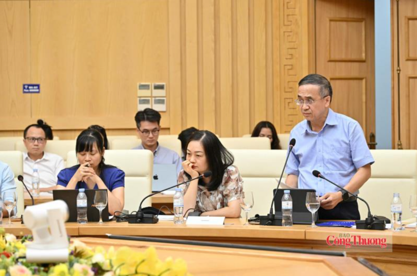 Dinh The Phuc, member of the Members' Council of Vietnam Electricity (EVN).