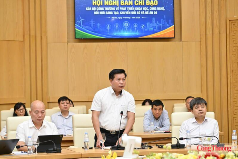 Associate Professor, Dr. Dinh Van Chau, Rector of Electric Power University.