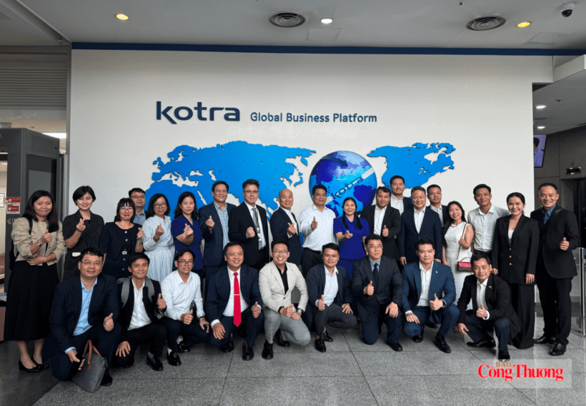 The Vietnamese delegation poses for a commemorative photo at KOTRA headquarters. Photo: Vietnam Trade Promotion Agency