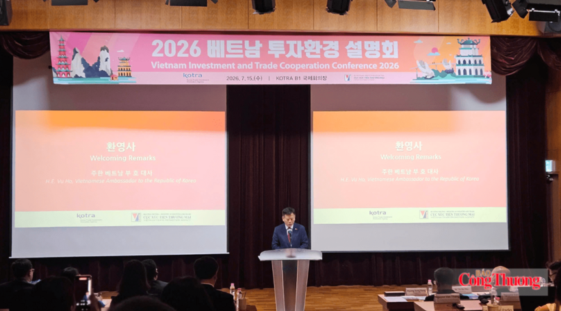 Vietnamese Ambassador to the Republic of Korea Vu Ho delivers welcome remarks to the delegation. Photo: Vietnam Trade Promotion Agency