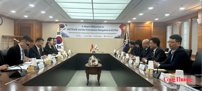 The Vietnamese delegation holds talks with KOTRA leaders on strengthening Vietnam - the Republic of Korea cooperation in investment and trade promotion. Photo: Vietnam Trade Promotion Agency