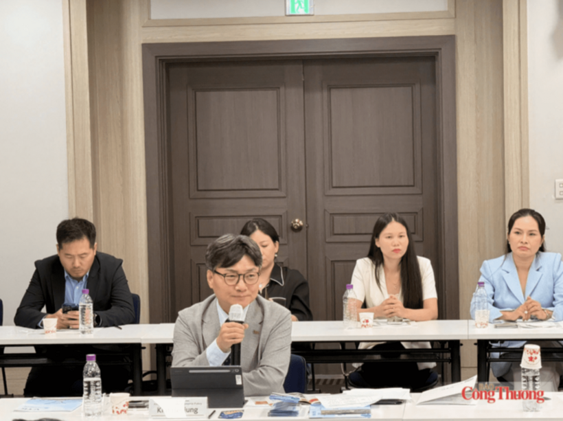 Kim Hee-joong, Executive Director of KBIZ, delivers remarks at the meeting. Photo: Vietnam Trade Promotion Agency
