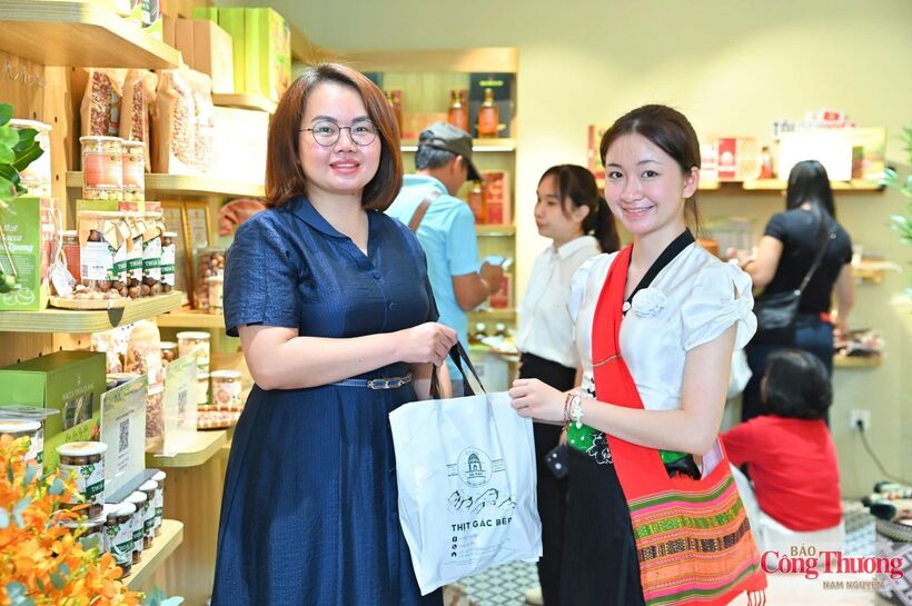 "Dien Bien Pho" also serves as a bridge bringing the cultural, historical and traditional values of Vietnam's Northwestern region closer to consumers.