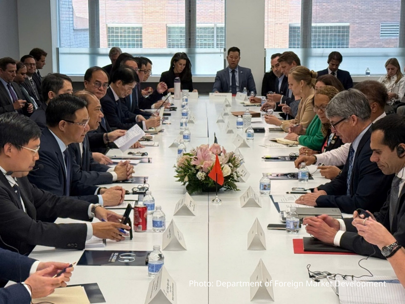 Minister of Industry and Trade Le Manh Hung attends a seminar with the US - ASEAN Business Council (USABC)