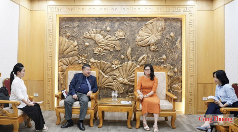 Deputy Minister Phan Thi Thang receives Central Retail executive - 1