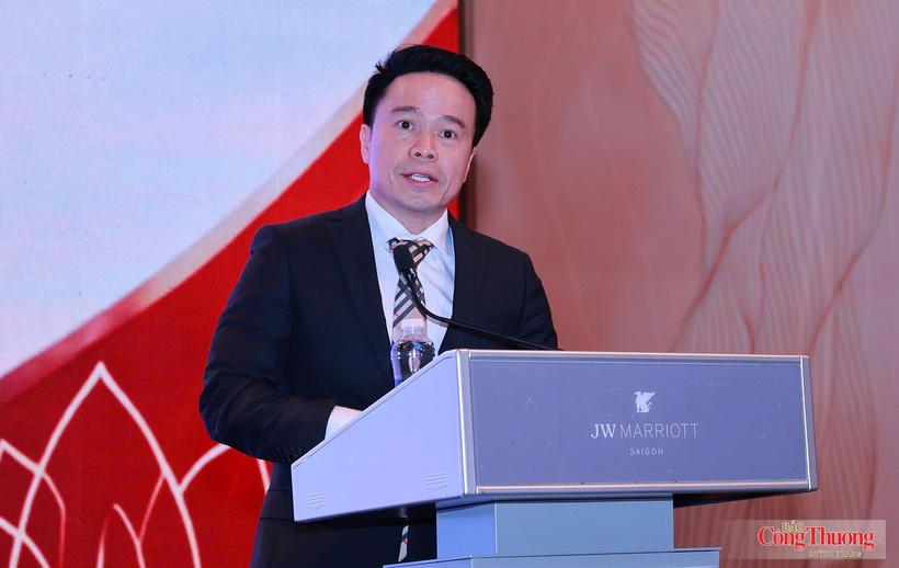 Ngo Chung Khanh, Deputy Director of the Multilateral Trade Policy Department under the MoIT, notes the forum's theme was chosen against the backdrop of a volatile international economic environment. Photo: Quynh Trang