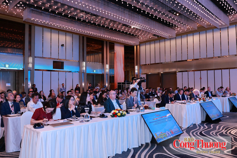 The forum features representatives from numerous Vietnamese and international businesses. Photo: Quynh Trang