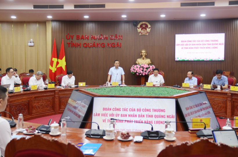 Overview of the meeting between the MoIT delegation and the People's Committee of Quang Ngai.