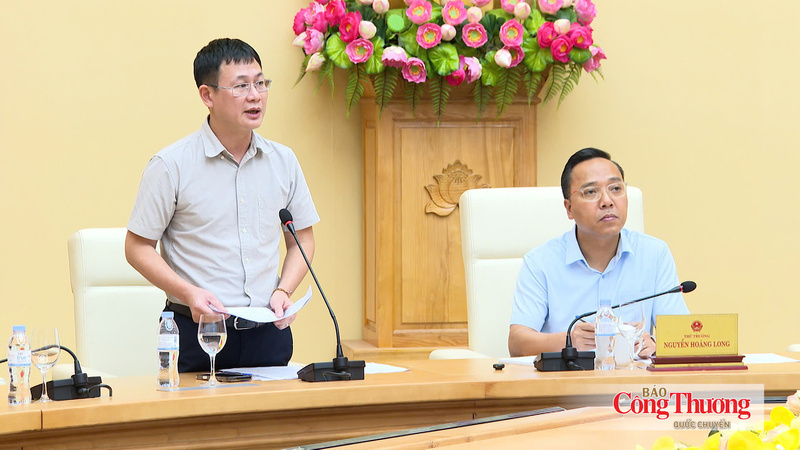 A representative of the Electricity Authority of Vietnam asks localities to carefully review relevant legal provisions to determine the applicable form of adjustment, prepare the required dossiers and submit detailed reports to the MoIT for consideration.
