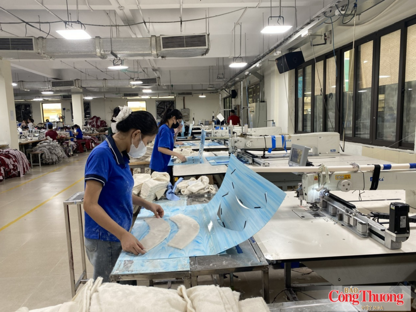 Greater self-sufficiency in raw materials is helping Vietnam's textile and garment industry increase export value while strengthening domestic brands.