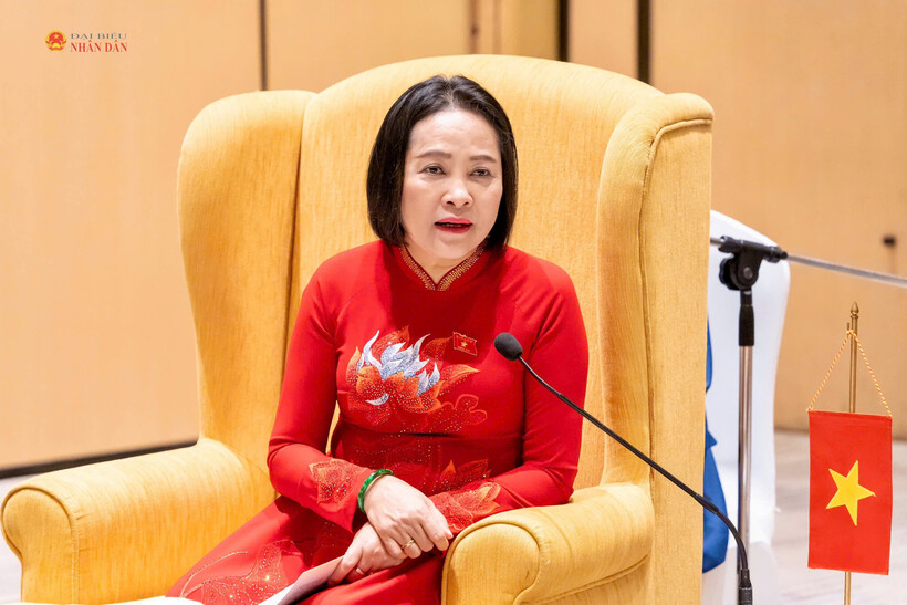 Vice Chairwoman Nguyen Thi Thanh delivers remarks at the reception.