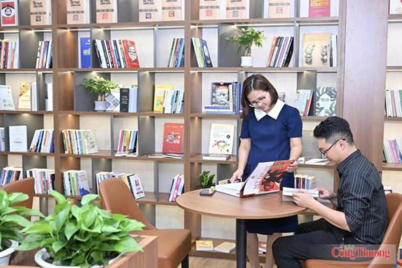 The Ministry of Industry and Trade’s Reading Culture Space is expected to become a destination for learning, research and knowledge sharing among the Ministry’s officials, civil servants, public employees and workers. Photo: Can Dung.