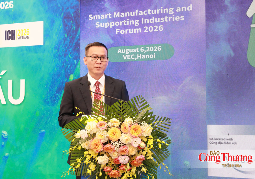 Dr. Do Nguyen Hung, Secretary General of the Viet Nam Automation Association, delivers the opening remarks at the forum.