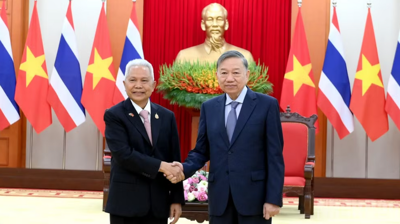 Party General Secretary and State President To Lam receives President of the National Assembly and Speaker of the House of Representatives of the Kingdom of Thailand Sophon Zaram. Photo: Dang Khoa