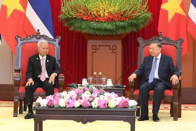 Party General Secretary and State President To Lam receives President of the National Assembly and Speaker of the House of Representatives of the Kingdom of Thailand Sophon Zaram. Photo: Dang Khoa