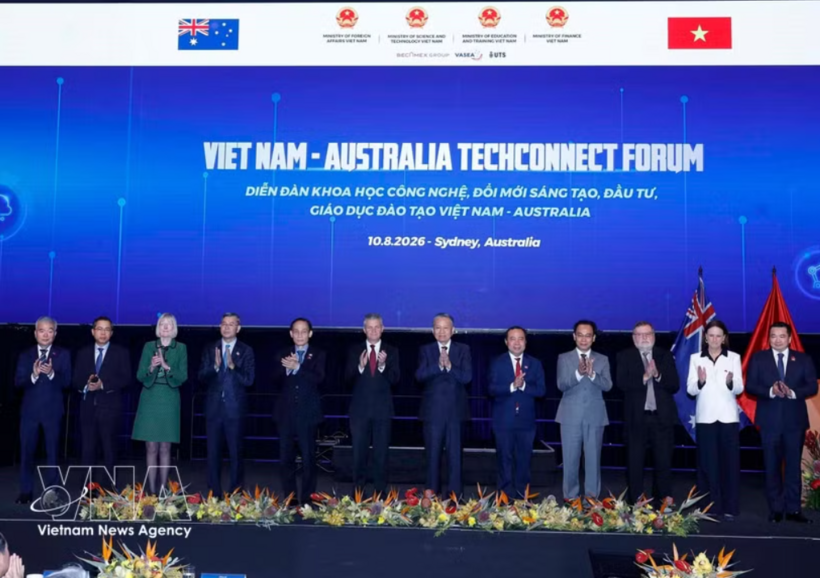 General Secretary of the Communist Party of Viet Nam Central Committee and State President To Lam (sixth from right) and delegates at the Viet Nam - Australia Techconnect Forum in Sydney on August 10. (Photo: VNA)