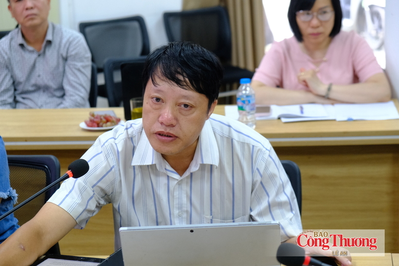 Delegates contribute opinions at the workshop. Photo: Le An