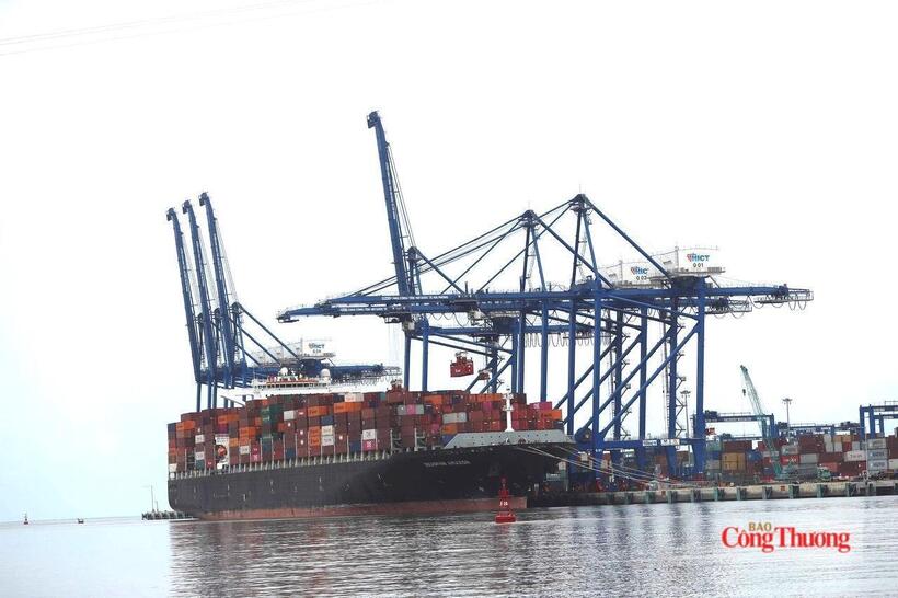 Total import-export turnover reached USD 659.58 billion, up 28.1% year on year, of which exports amounted to USD 319.53 billion, an increase of 21.7%.