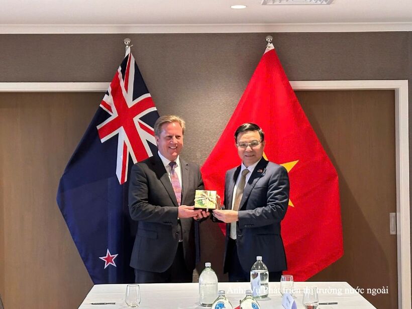 Minister of Industry and Trade Le Manh Hung and New Zealand Minister for Trade and Investment Todd McClay during their meeting. Photo: MoIT
