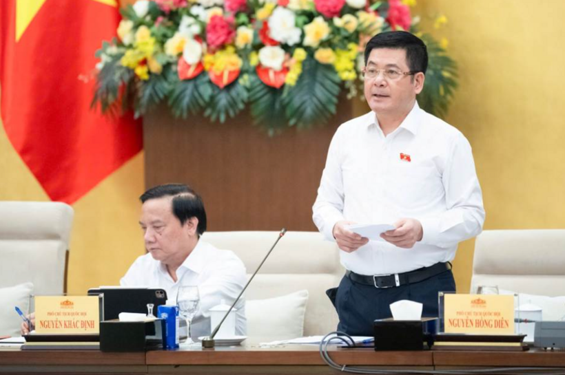 Vice Chairman of the National Assembly Nguyen Hong Dien delivers closing remarks at the session.