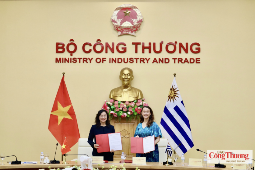 The two Deputy Ministers exchanged a Memorandum of Understanding (MOU) on cooperation between the Viet Nam Trade Promotion Agency under the Ministry of Industry and Trade and Uruguay XXI, Uruguay’s investment and export promotion agency.