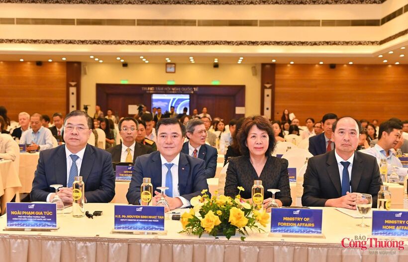 Delegates attend the ceremony. Photo: Nam Nguyen