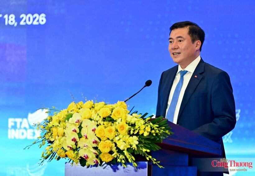 Deputy Minister of Industry and Trade Nguyen Sinh Nhat Tan delivers opening remarks at the ceremony. Photo: Nam Nguyen