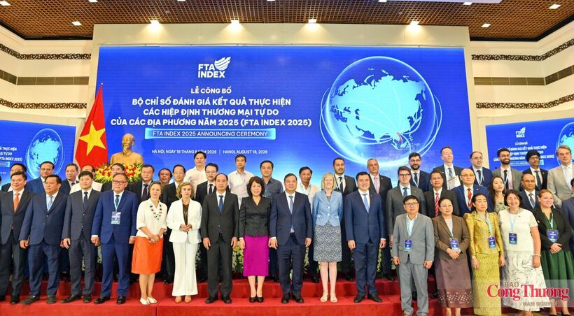 Delegates pose for a group photo at the ceremony unveiling the 2025 FTA Index. Photo: Nam Nguyen
