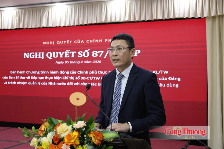 Trinh Anh Tuan presents the second thematic report on Resolution No.87/NQ-CP and Decision No.1116/QD-BCT.
