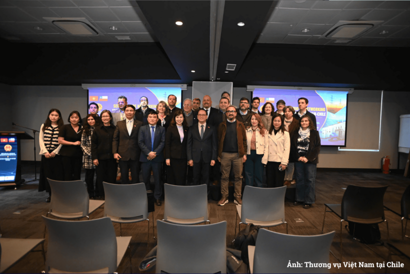Delegates attend the seminar.