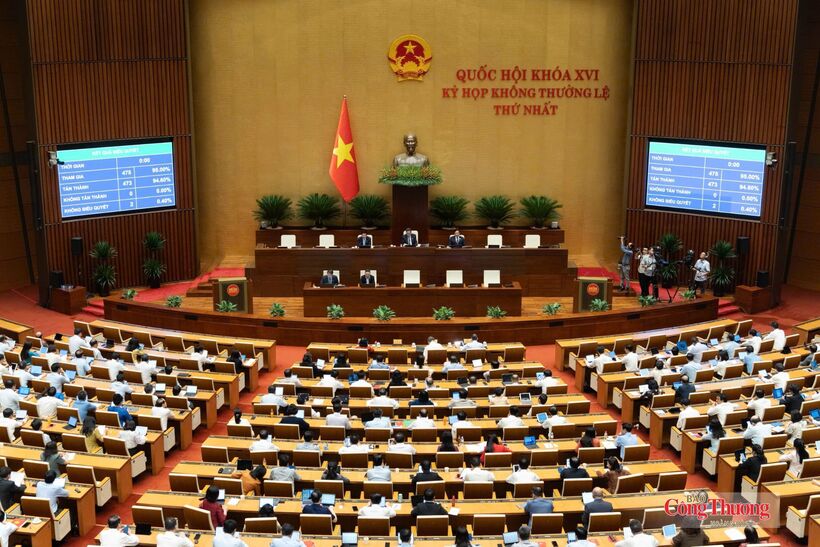 The National Assembly votes to pass the amended Petroleum Law.