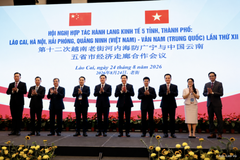 Delegates from the participating provinces and cities pose for a group photo at the conference. Photo: Linh Vu/LCPEP