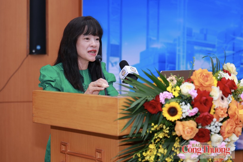 Associate Professor, Dr. Ho Thi Thu Hoa, senior advisor at the Vietnam Institute for Logistics Research and Development