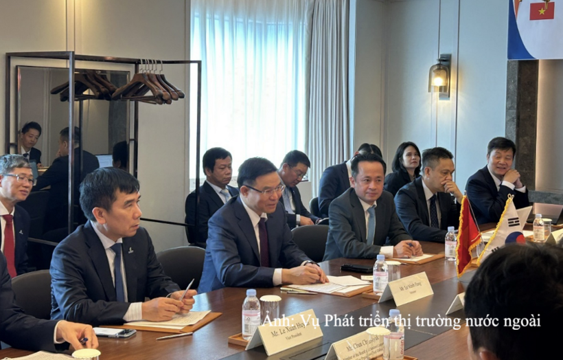 Minister Le Manh Hung calls on KEPCO to strengthen cooperation with Vietnamese enterprises in energy infrastructure and technology development.