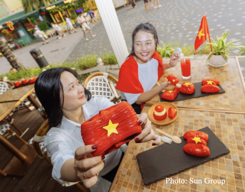 Flags and fireworks light up Phu Quoc for National Day - 6
