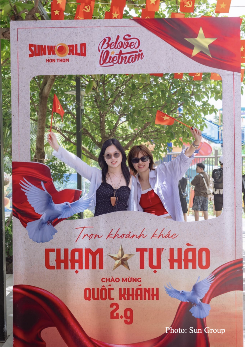 Flags and fireworks light up Phu Quoc for National Day - 8