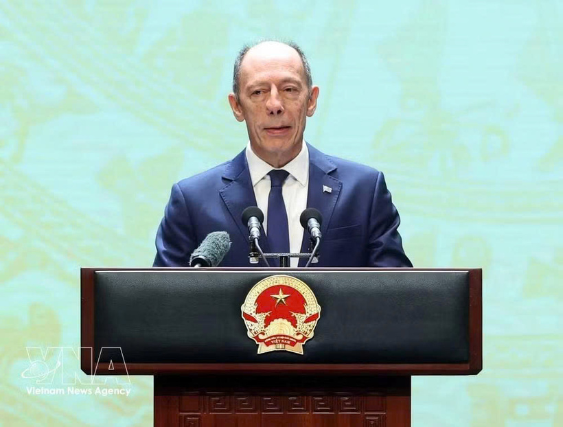 Uruguayan Ambassador Raúl Juan Pollak Giampietro speaks at the ceremony marking the 81st anniversary of Viet Nam's National Day (September 2, 1945 - 2026) at the Ho Guom Opera House in Hanoi on the evening of August 28, 2026. (Photo: VNA)