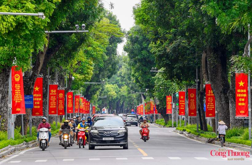 Many agencies and businesses across Hanoi have adorned their premises with national flags ahead of National Day, reflecting a strong sense of patriotism.