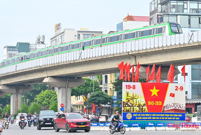 A prominent billboard at the Hao Nam intersection has become a striking feature of the urban landscape ahead of the national celebration.
