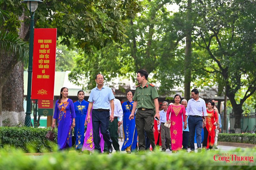 Photo: Thousands visit Ho Chi Minh Mausoleum, President's Palace on National Day - 13