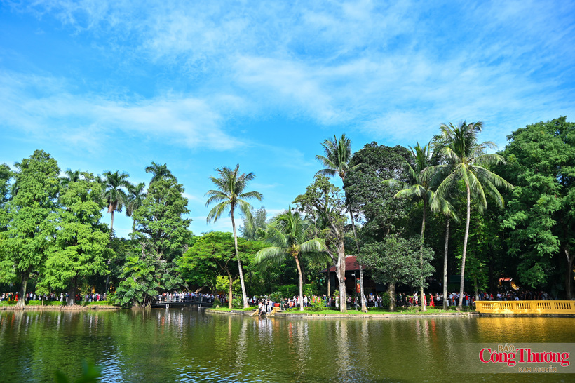 During this year’s National Day celebrations, long queues of visitors waited to enter the Presidential Palace Historical Site and visit the place where President Ho Chi Minh lived and worked.