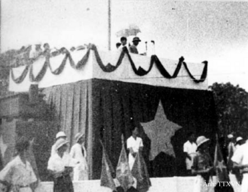 On September 2, 1945, at Ba Dinh Square in Hanoi, President Ho Chi Minh solemnly read the Declaration of Independence, giving birth to the Democratic Republic of Viet Nam. Photo: VNA