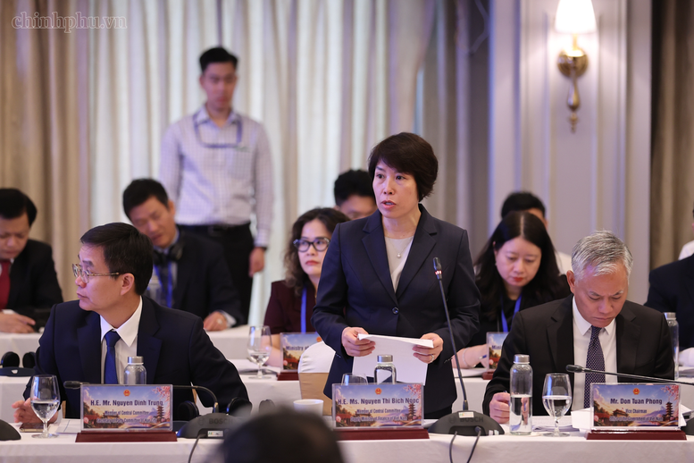 Deputy Minister of Finance Nguyen Thi Bich Ngoc delivers remarks at the meeting. Photo: Nhat Bac