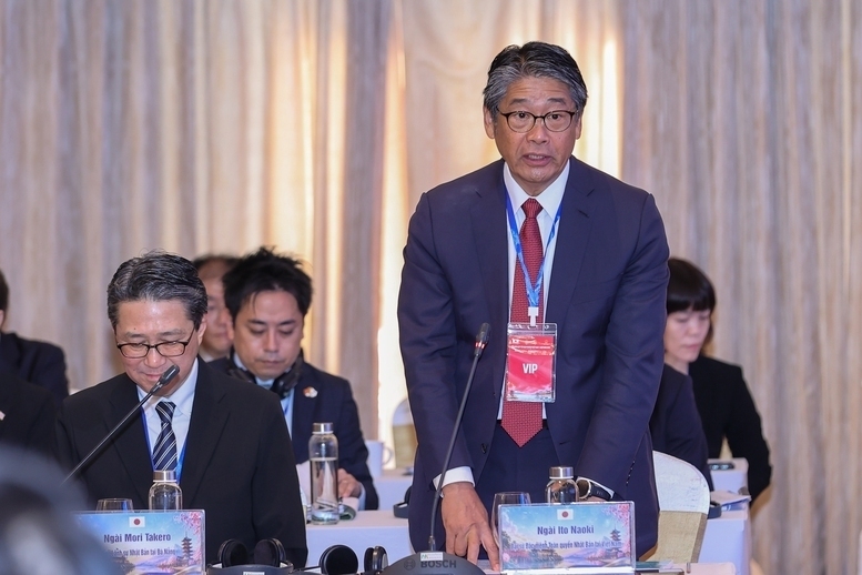 Ambassador Extraordinary and Plenipotentiary of Japan to Viet Nam Ito Naoki delivers remarks at the meeting. Photo: Nhat Bac
