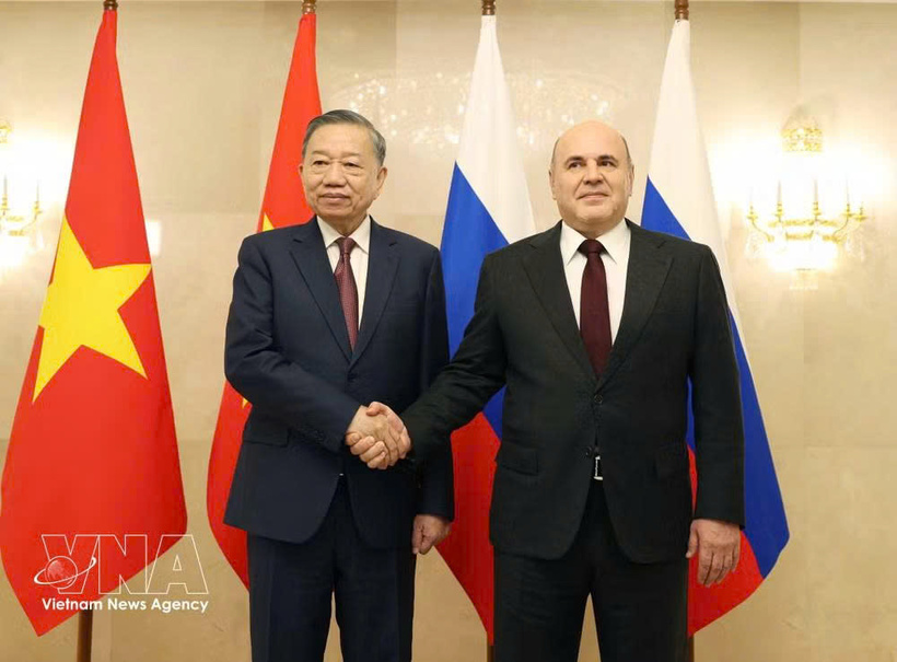 General Secretary of the Communist Party of Viet Nam Central Committee and President To Lam (left) and Russian Prime Minister Mikhail Mishustin. Photo: VNA