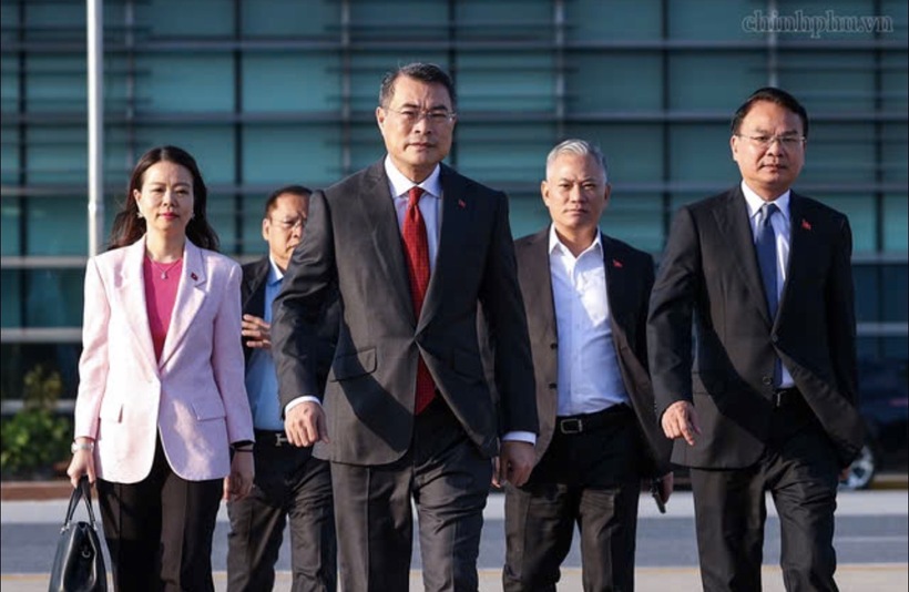 Prime Minister Le Minh Hung (second, right) leaves Ha Noi for 18th BRICS Summit, September 12, 2026. Photo: VGP